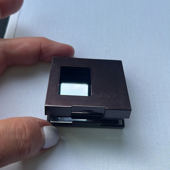 Laura Mercier Refillable Compact Square 1 7/8" (No Makeup Included) - Picture 7 of 7